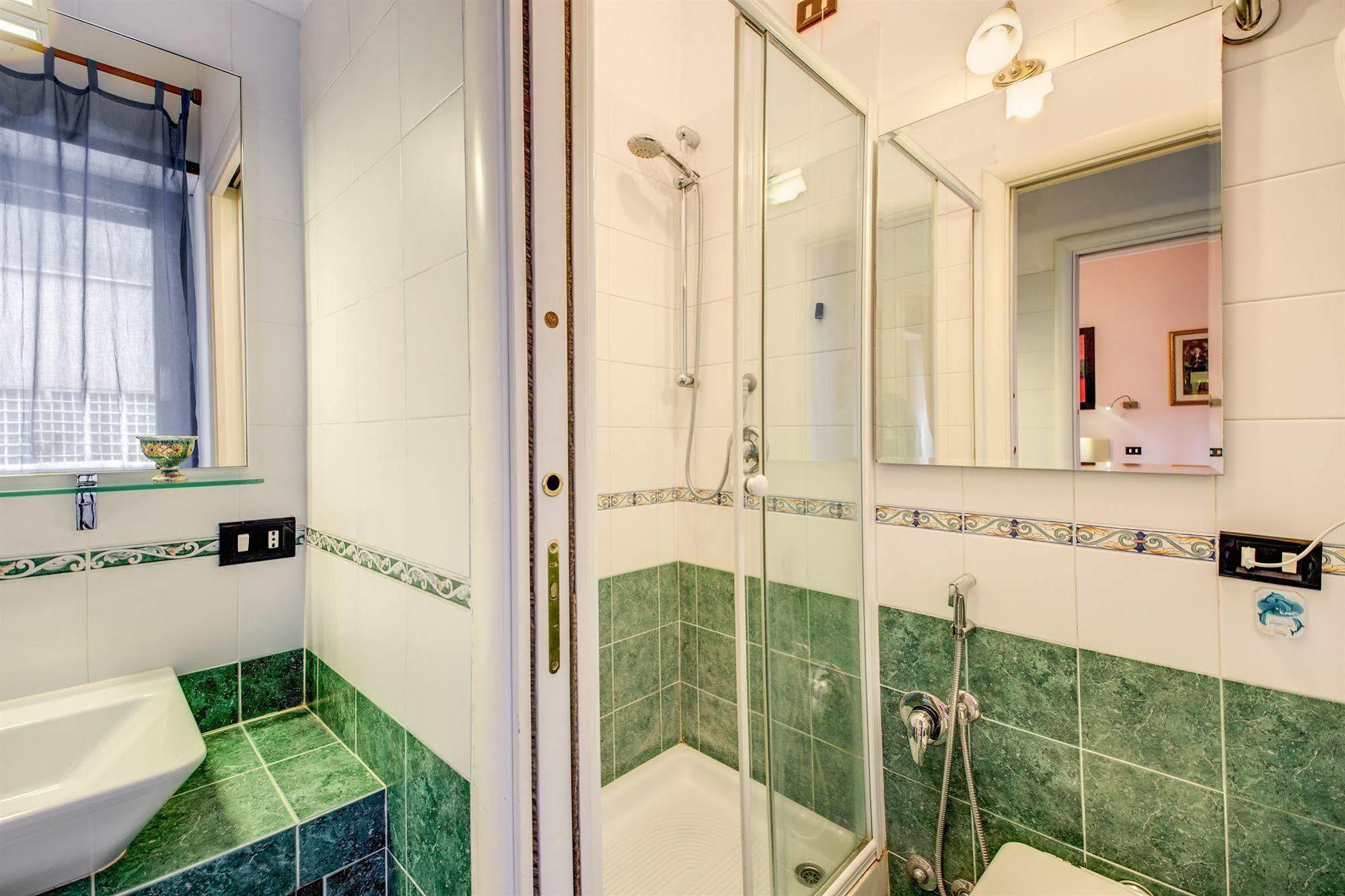 Bed and Breakfast Domus Cornelia Рим Экстерьер фото