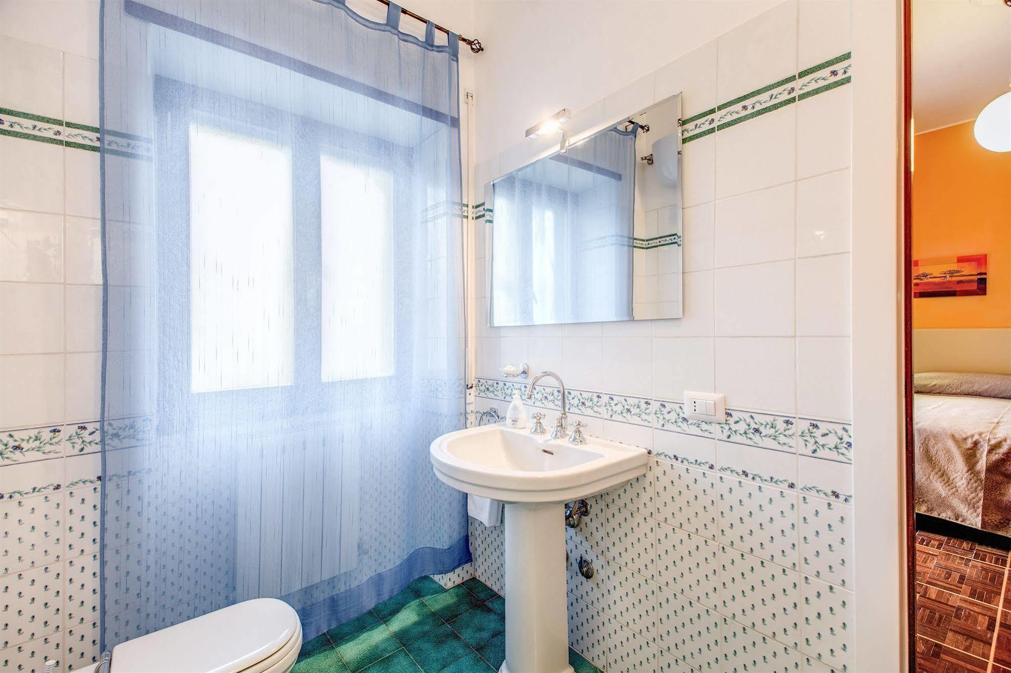 Bed and Breakfast Domus Cornelia Рим Экстерьер фото