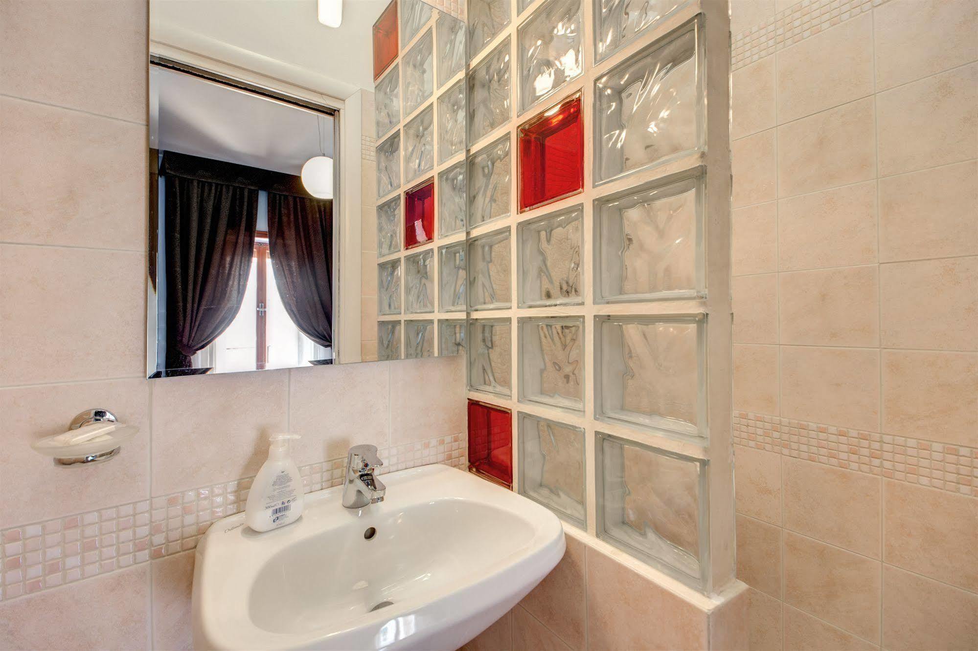 Bed and Breakfast Domus Cornelia Рим Экстерьер фото