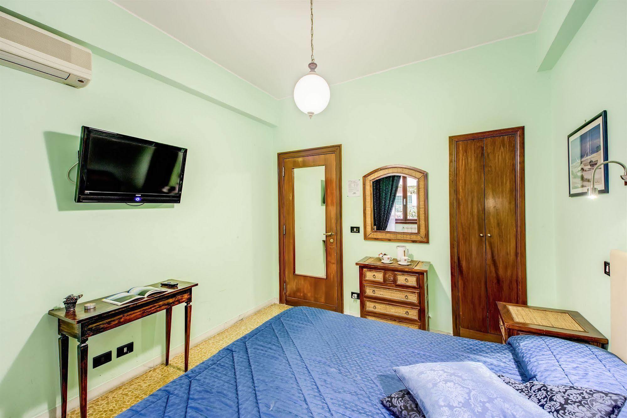 Bed and Breakfast Domus Cornelia Рим Экстерьер фото